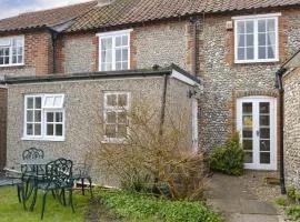 Hollyhock Cottage -Uk33553