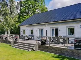 Lovely Home In Heberg With Wifi