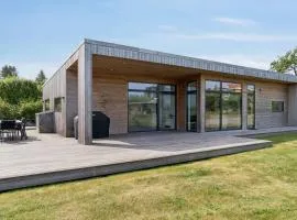 Sea View And Comfort In Architect-Designed Home