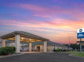 Best Western TimberRidge Inn，位于Grove的酒店