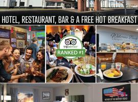 Lucille's Hotel, Restaurant, & Bar，位于韦瑟福德的带泳池的酒店