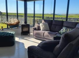 Country Cottage, Stunning Views，位于特拉利的酒店