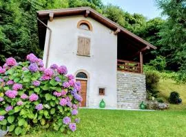 Ca' del Livello - country chic retreat with garden overlooking mountains