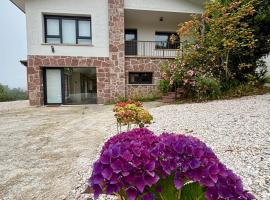 Vivienda Vacacional El redondu-Roundhouse，位于Canales的酒店