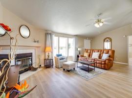 6 Mi to Downtown Pahrump Scenic Desert Retreat，位于帕伦普的酒店