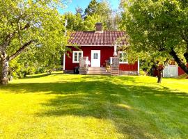 Villa Riksberg near Götakanal，位于特勒布达的酒店