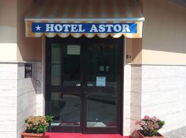 Hotel Astor Lago，位于马焦内的酒店