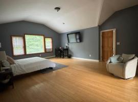 Quiet Cozy Stay Spacious Home Near Beach & Shops，位于哈姆登的酒店