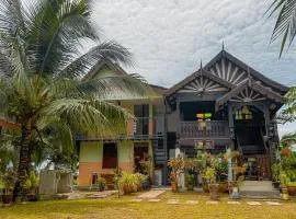 Kampung Nature Stilt House with Paddy Field View