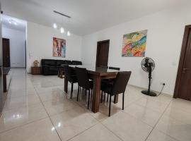 Spacious 3-Bedroom Apartment in Central Msida，位于Msieraħ的酒店