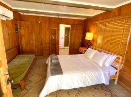 Joshua Tree Ranch House Motel - Downtown - Room #1，位于约书亚树的酒店
