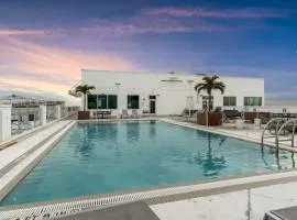 Chic 2BR Getaway Walk to Breweries and Art Walk