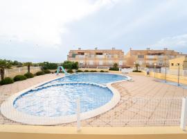 Adosado con piscina cerca de Castellón y Benicàssim a 10 min andando de la playa，位于阿尔马索拉的酒店