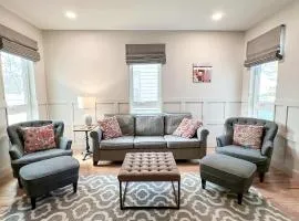 The 4M Favorite House - Stunning & Spotless 2-Bed Apt (#1)