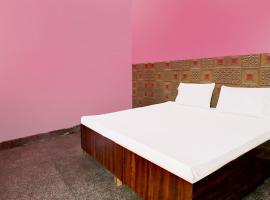 Hotel O Yug Hotel & Resturant，位于莫拉达巴德的酒店