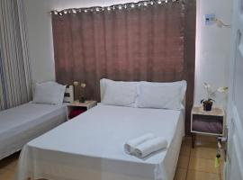 Quarto triplo com banheiro em Pousada e Restaurante，位于马瑙斯的民宿