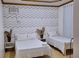 Quarto triplo com banheiro em Pousada e Restaurante，位于马瑙斯的酒店