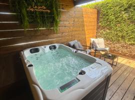 Loveroom La suite des murmures，位于雄济耶的酒店