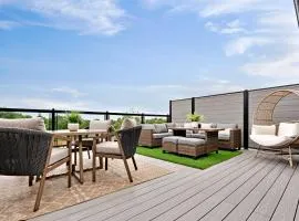 Penthouse 2BR with Rooftop, Parking and Situated Only Minutes to The Falls