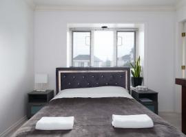 Spacious Room with Private Washroom in Homestay，位于温哥华的酒店