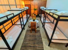 Bonjorge Dormitory- Helen, Larena, Siquijor，位于拉雷纳的酒店