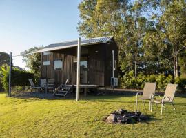 Hill Creek Tiny House 1 by Tiny Away，位于Perwillowen的小屋