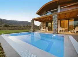 Semi-detached house with private pool