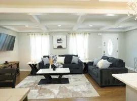 Modern Luxe Retreat -Heart of Chesterfield