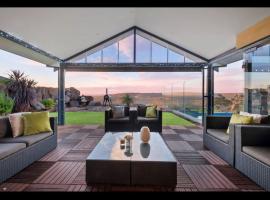Zig Zag Retreat - Panoramic views, secluded hills nature reserve, infinity pool，位于珀斯的酒店