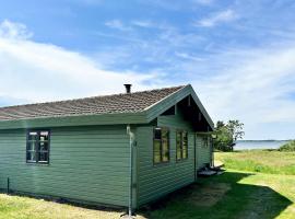 Beachclose Log Cabin On Mors With A View，位于尼克宾摩斯的酒店
