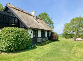 Cozy Forest House With Fjord View Near Jægerspris，位于Kulhuse的酒店