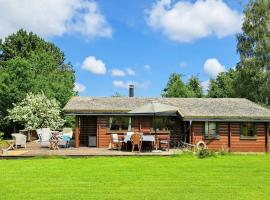 Log House In Holbæk With Vintage Charm，位于霍尔拜克的酒店