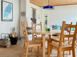 Adventure Explore Island Life In Idyllic Cottage，位于Vätö的酒店