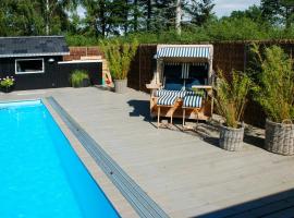 Pool House By The North Coast Trail Near Hundested，位于Melby的酒店