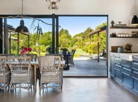 Summer House Near Veddinge Bakker，位于Asnæs的酒店