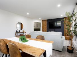 King Size Bed, Near Hwy, Work Desk, Close Parking