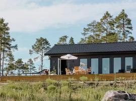 Seaview Cabin With Terrace Near Nature，位于Stocka的酒店