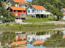 New Timber Holiday Home With Bay Views