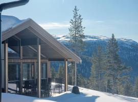 Modern Cabin With Panoramic View On Bringsfjellet，位于Lalm的酒店