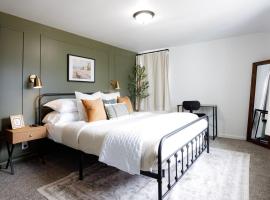 King Bed, Work Desk, Near Hwy, Laundry Room Access