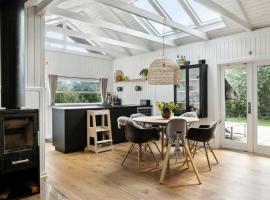 Kalmar House With Fine Aesthetics And Real Vibe，位于瓦伊比的酒店