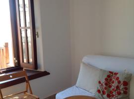 Amalia Harbor，位于哈尔基岛的酒店