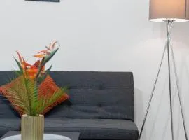 Free Parking - Sleeps 6 - Central - New Interior