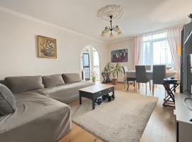 Bel & Grand Appartement proche du centre，位于贡比涅的酒店