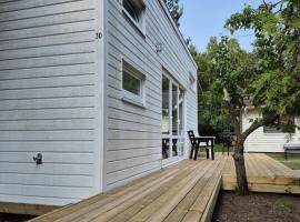 Guesthouse in beautiful Höllviken，位于赫尔湾的酒店