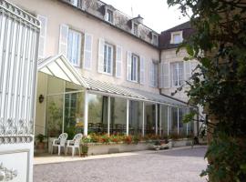 Hôtel des Cymaises，位于欧苏瓦地区瑟米的酒店