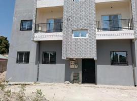 Meublé Ziguinchor 2 chambre salon en haut 3 chambres salonsau RDC