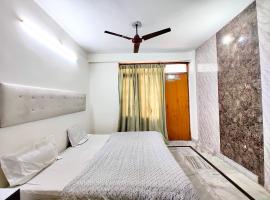 NAINITAL HOTEL SHAH GUEST HOUSE - Near Mall Road Provided Free Wi fi #Restaurant #Parking #Room Service And Excellent Customer Service !! Best Seller Hotel In Nainital，位于奈尼塔尔的酒店