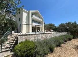 Quiet Area - Private Pool - Sport - Starlink - BBQ