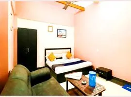VARANASI HOTEL H R GUEST HOUSE Near Kasi Visawanath Temple & Ganga Ghat - #Free Wi-Fi #Room service #Parking #Fully Air conditioning #Premium Room In Varanasi